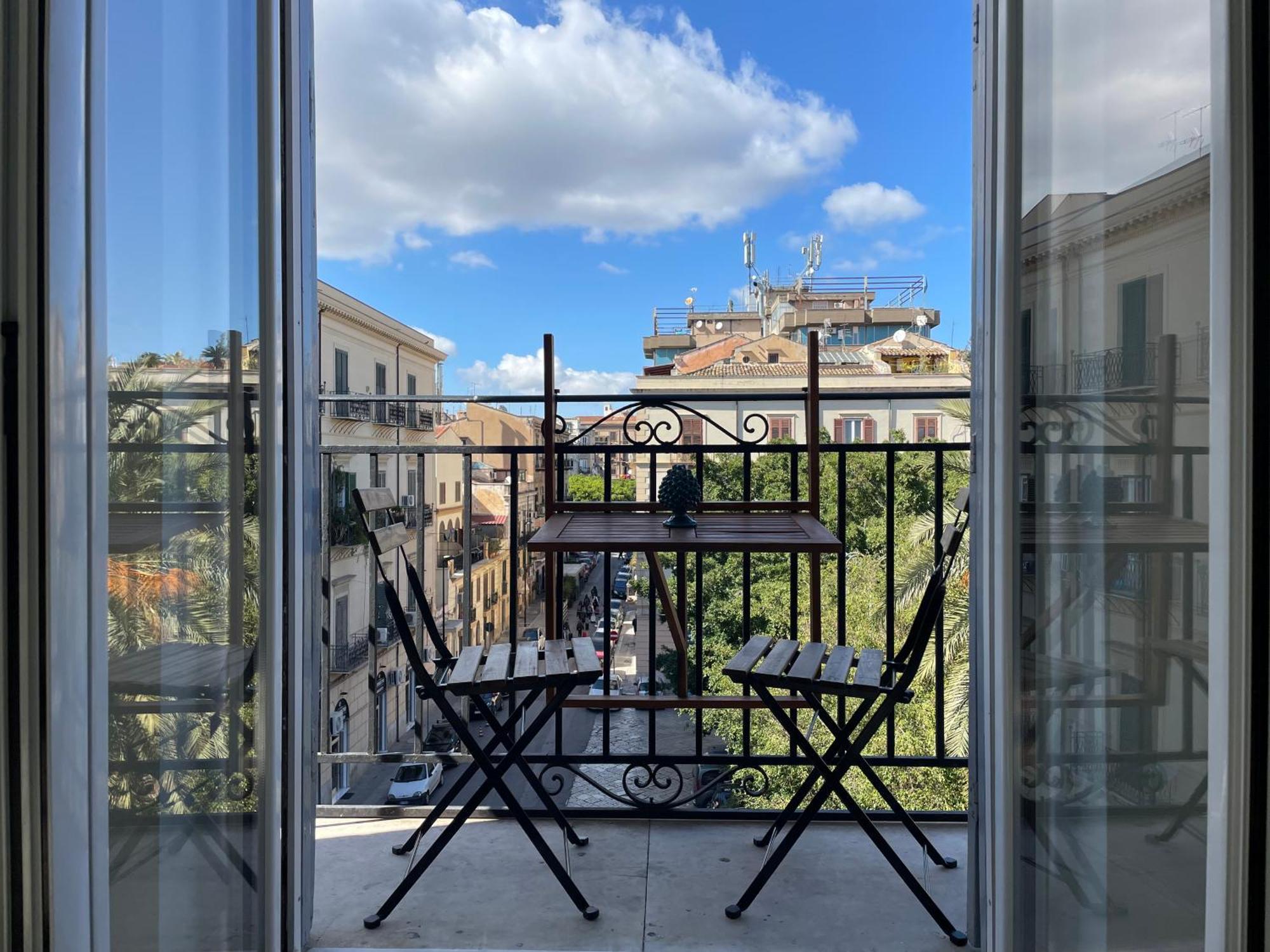Case Orlando_A City Center Sicilian Treat - Palermo — Photos 1